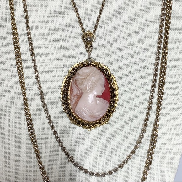Vintage large cameo on multistrand layered tiered mixed chain necklace - Picture 7 of 14